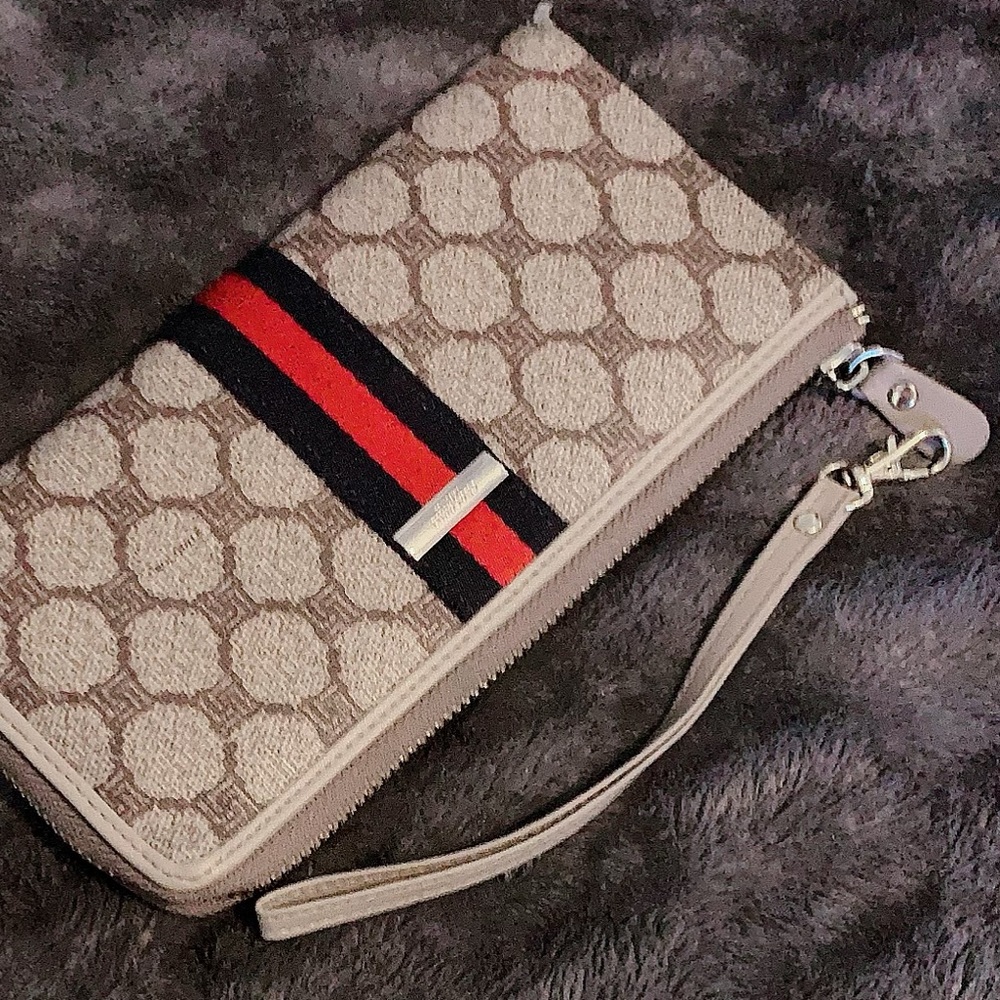 Crocodile accordion leather wristlet